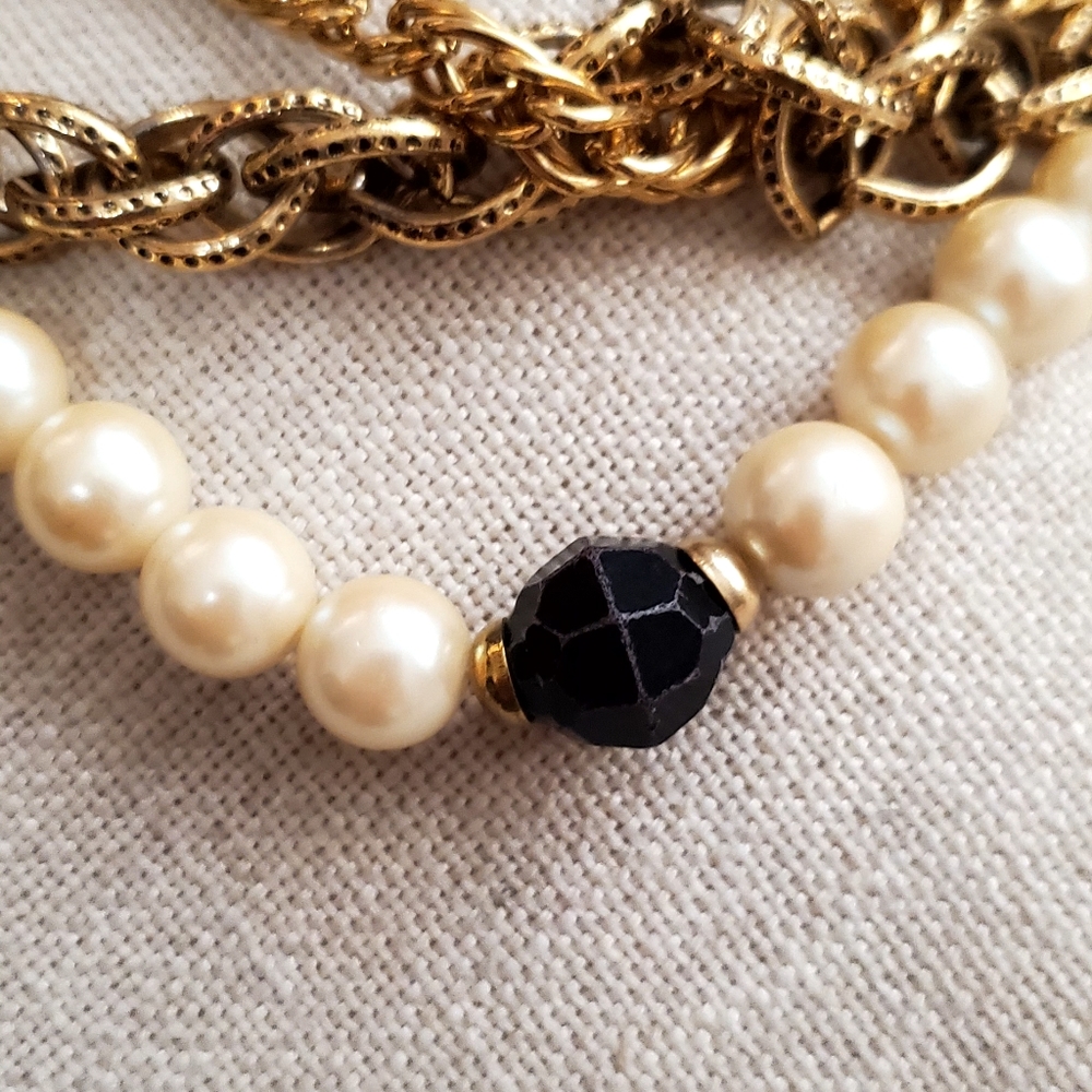Beautiful Necklace - Picture 3 of 5